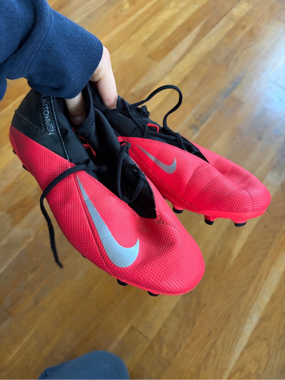 Nike Vapor Soccer Cleats in Bright Red with Silver Swoosh, size 6Y